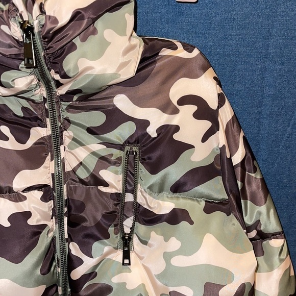 NWOT-Charlotte Russe camp puffer jacket - Picture 4 of 5